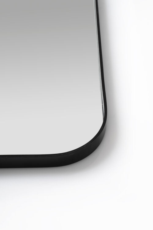 Mirror-900 Round Corner Detail Black